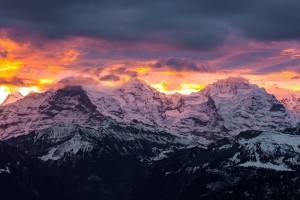 Eiger-Mönch-Jungfrau embrasés