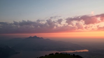 Le Pilatus se pare de rouge